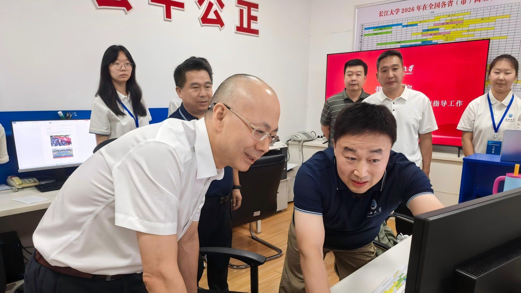 刘勇胜详细察看了招生录取各环节的操作