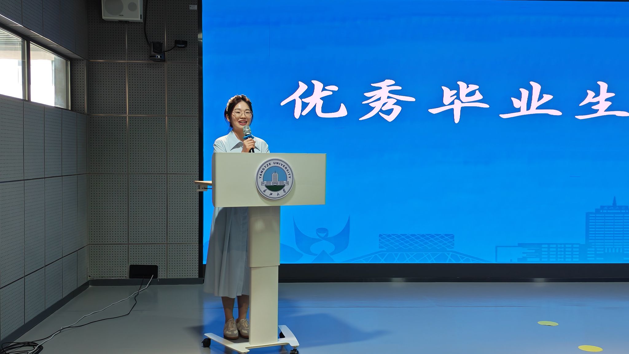 副院长张莉