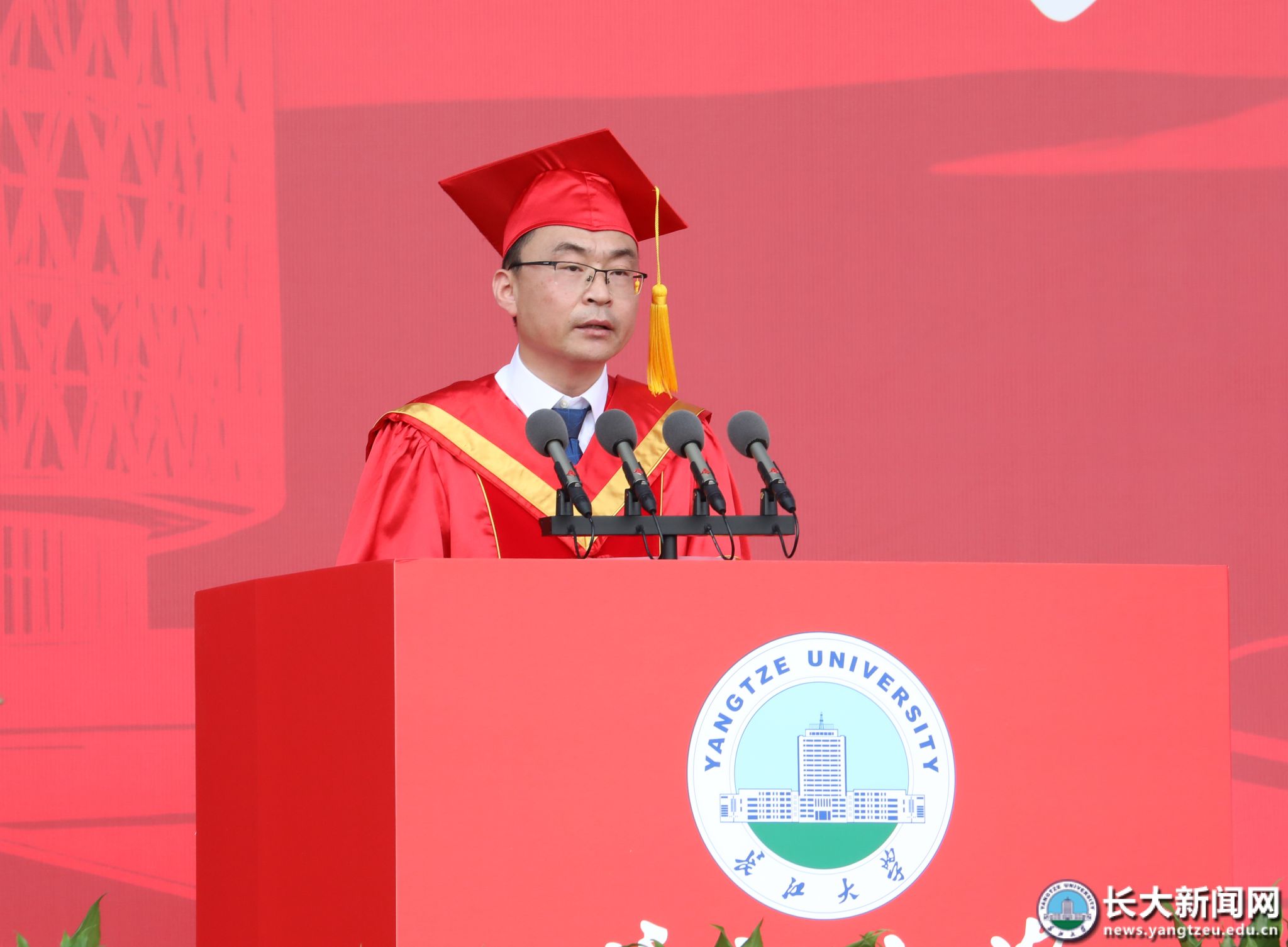 万余名长大学子圆满完成学业
